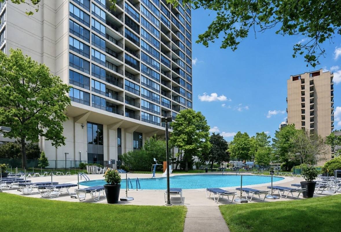 Horizon House tower pool and lawn